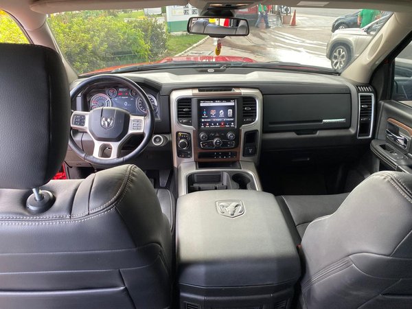 Foto 6 - RAM Classic Laramie Night Edition 5.7 V8 Gasolina 4x4