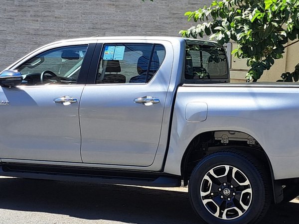 Foto 3 - Toyota Hilux SRX 2.8 Turbo Diesel 4x4