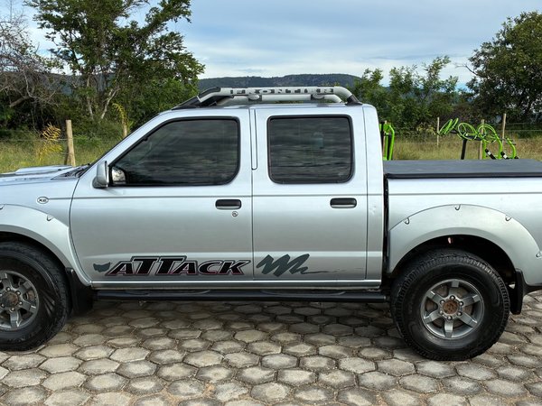 Foto 3 - Nissan Frontier XE Attack 2.8TD 4X4 C.D.