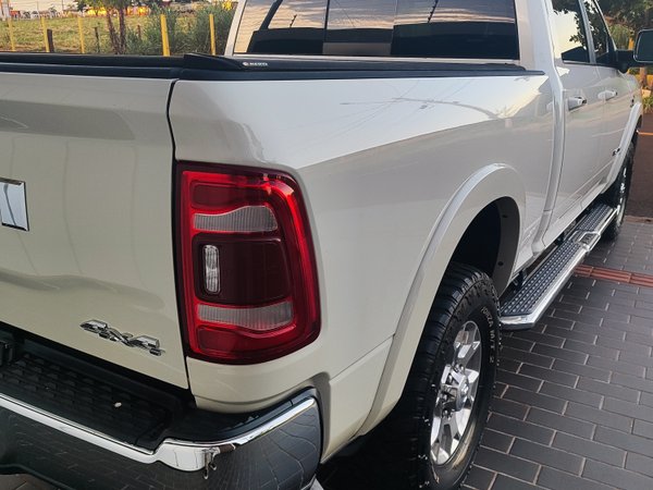 Foto 2 - RAM 3500 Laramie 6.7 Turbo Diesel 4x4