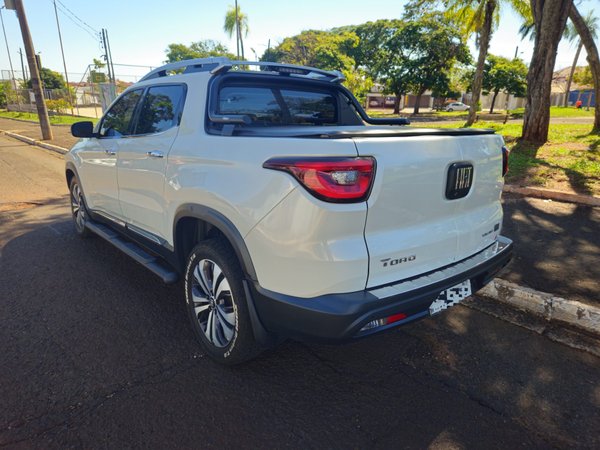 Foto 5 - Fiat Toro Volcano 2.0TDi 16v 4x4