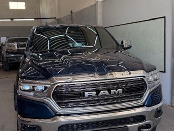 Foto 2 - RAM 1500 Limited 5.7 V8 Gasolina 4x4