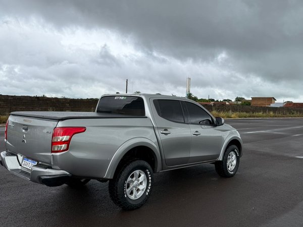 Foto 6 - Mitsubishi L200 Sport GLS 2.5 Turbo Diesel 4x4