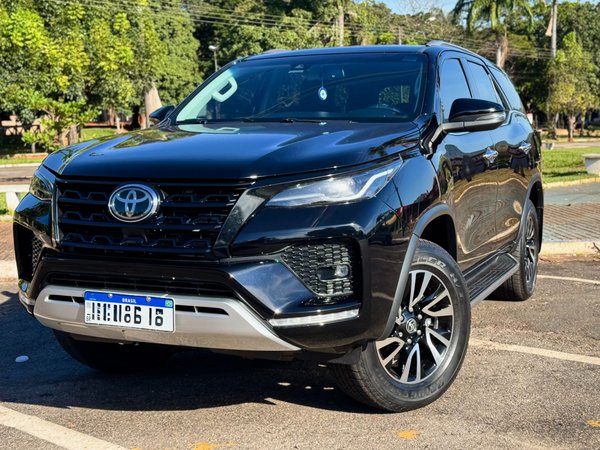 Foto 1 - Toyota Hilux SW4 SRX 2.8 Turbo Diesel 4x4