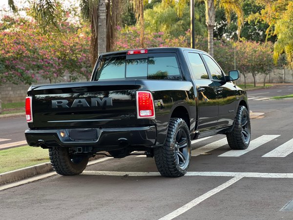 Foto 5 - RAM Classic Laramie 5.7 V8 Gasolina 4x4