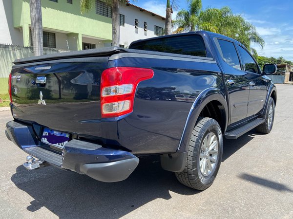 Foto 4 - Mitsubishi Triton HPE-S 2.4 Bi-Turbo Diesel 4x4