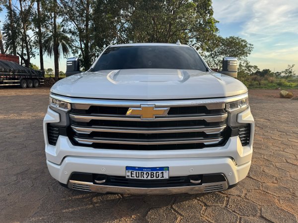 Foto 2 - Chevrolet Silverado 1500 High Country 5.3 V8 Gasolina 4x4