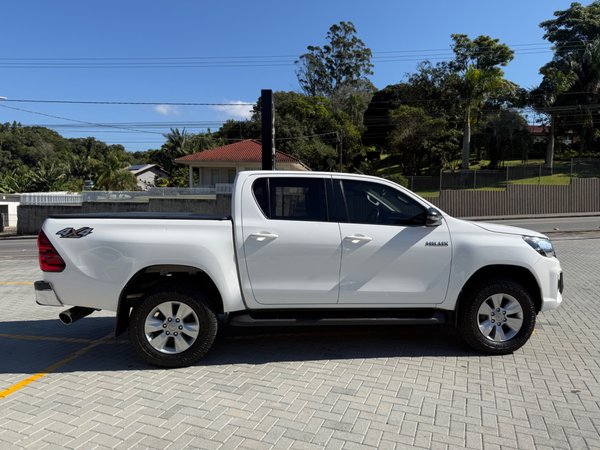 Foto 3 - Toyota Hilux SR 2.8 Turbo Diesel 4x4