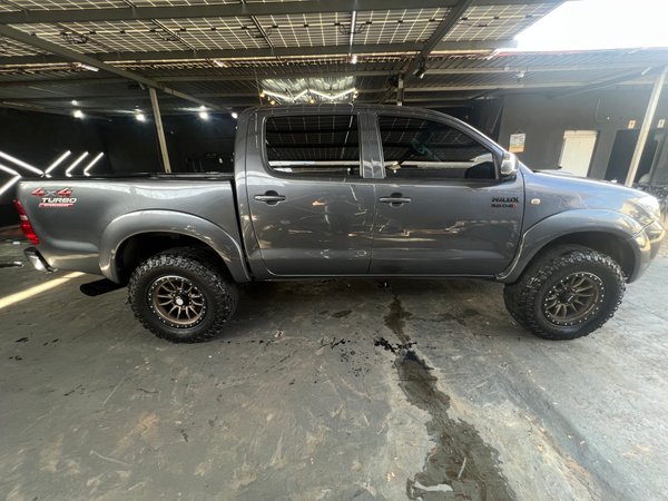Foto 1 - Toyota Hilux SRV 3.0 Turbo Diesel 4x4