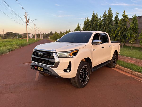 Foto 1 - Toyota Hilux SRX 2.8 Turbo Diesel 4x4