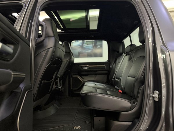 Foto 10 - RAM 1500 Rebel 5.7 V8 Gasolina 4x4