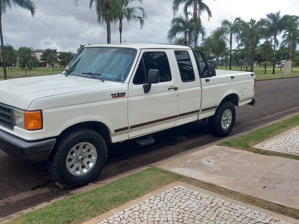 Foto 3 - Ford F1000 3.9 Diesel