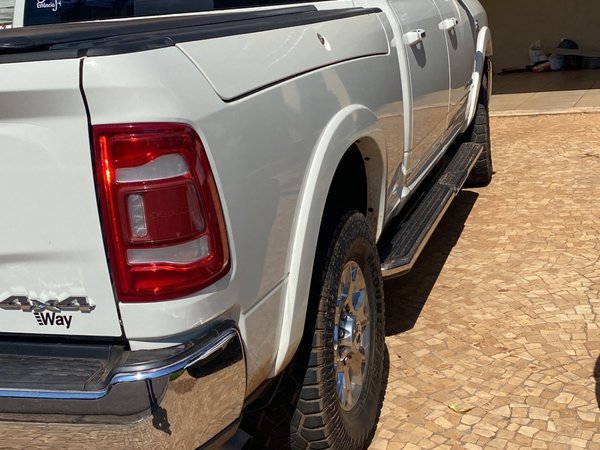 Foto 4 - RAM 3500 Laramie 6.7 Turbo Diesel 4x4