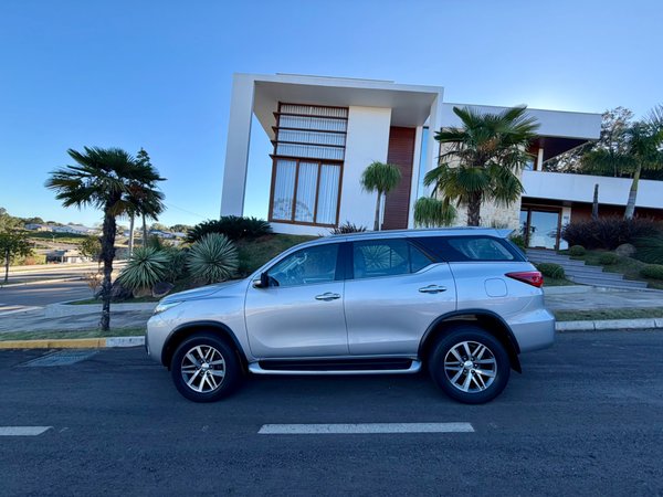 Foto 1 - Toyota Hilux SW4 SRX 2.8 Turbo Diesel 4x4