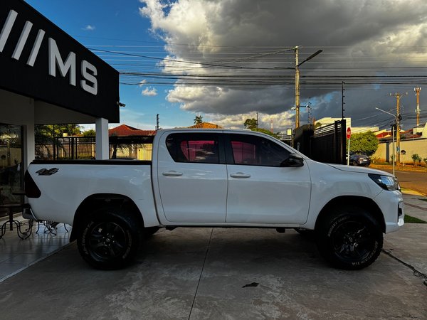 Foto 3 - Toyota Hilux SR 2.8 Turbo Diesel 4x4