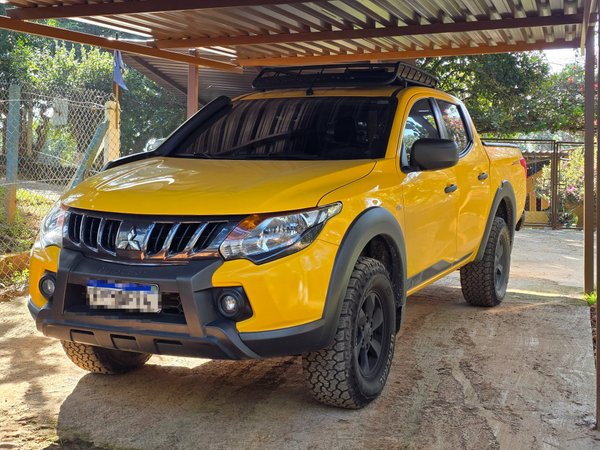 Foto 1 - Mitsubishi L200 Savana GLS 2.4 Turbo Diesel 4x4