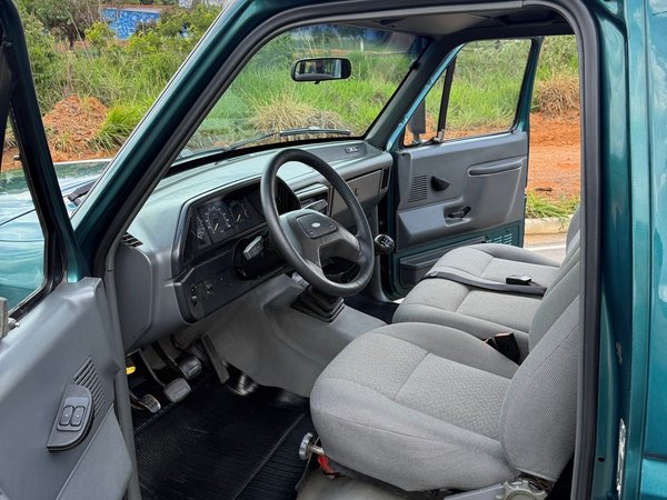 Foto 6 - Ford F1000 XL 4.3 Turbo Diesel 4x2 C.S