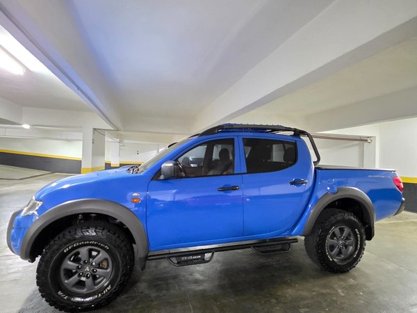 Foto 1 - Mitsubishi L200 Triton Savana 3.2 Turbo Diesel 4x4