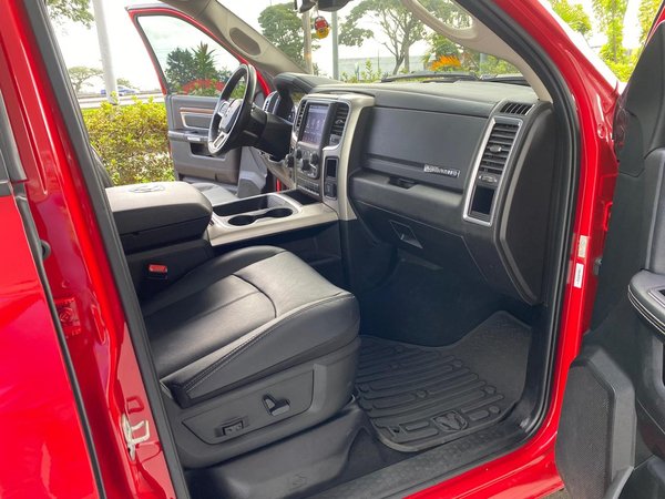 Foto 8 - RAM Classic Laramie Night Edition 5.7 V8 Gasolina 4x4