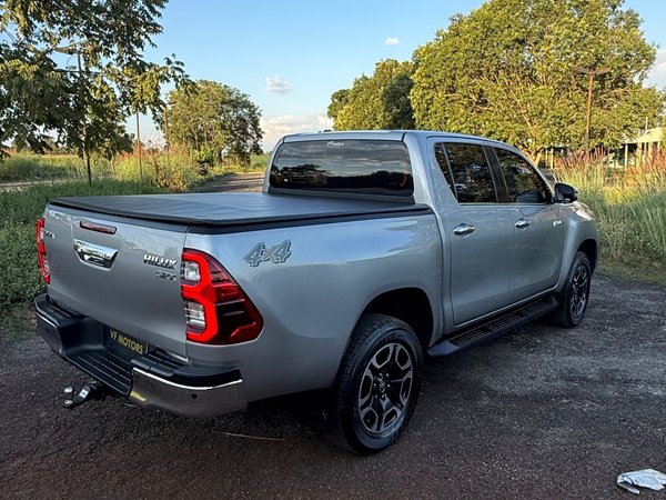 Foto 3 - Toyota Hilux SRX 2.8 Turbo Diesel 4x4