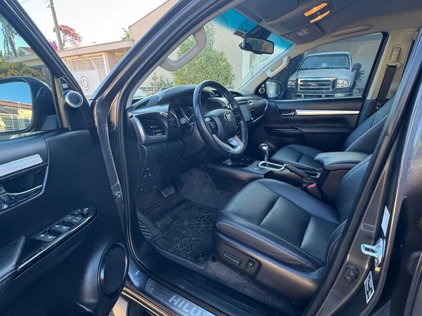 Foto 6 - Toyota Hilux SRX 2.8 Turbo Diesel 4x4