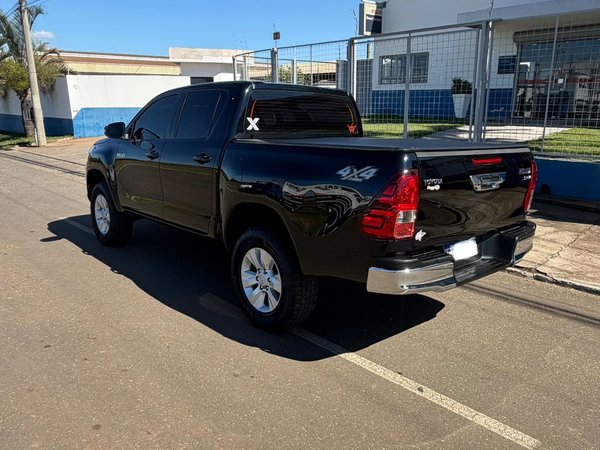 Foto 6 - Toyota Hilux SRV 2.8 Turbo Diesel 4x4