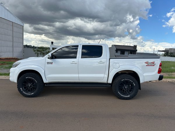 Foto 2 - Toyota Hilux SRV 3.0 Turbo Diesel 4x4