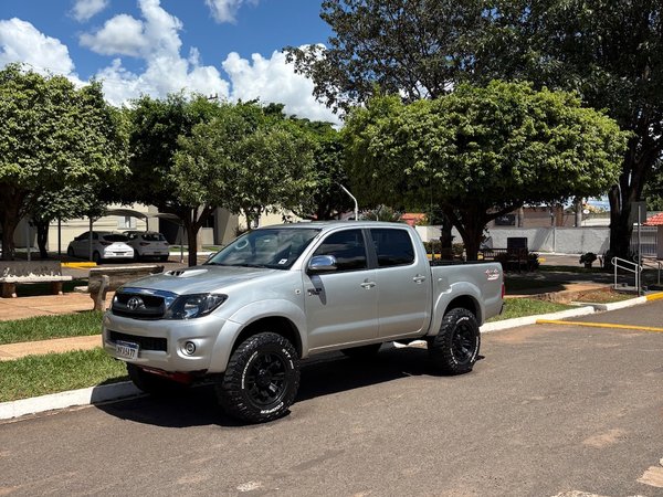 Foto 1 - Toyota Hilux SRV 3.0 Turbo Diesel 4x4