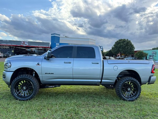 Foto 3 - RAM 2500 Laramie Night Edition 6.7 Turbo Diesel 4x4