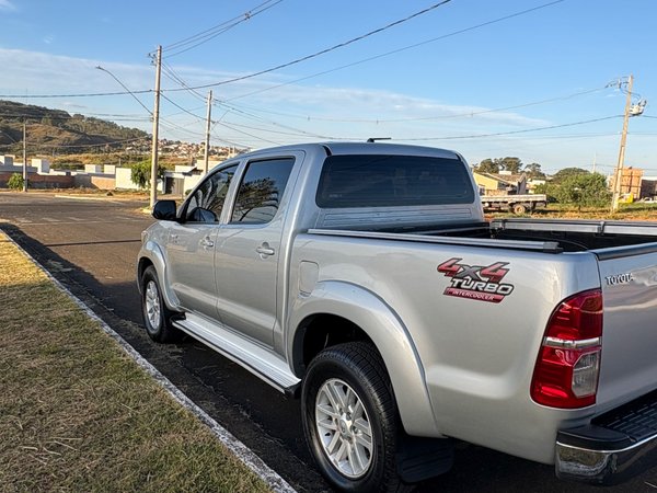 Foto 4 - Toyota Hilux SRV D4-D 2.8 Turbo Diesel 4x4