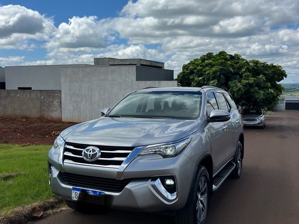 Foto 2 - Toyota Hilux SW4 SRX 2.8 Turbo Diesel 4x4