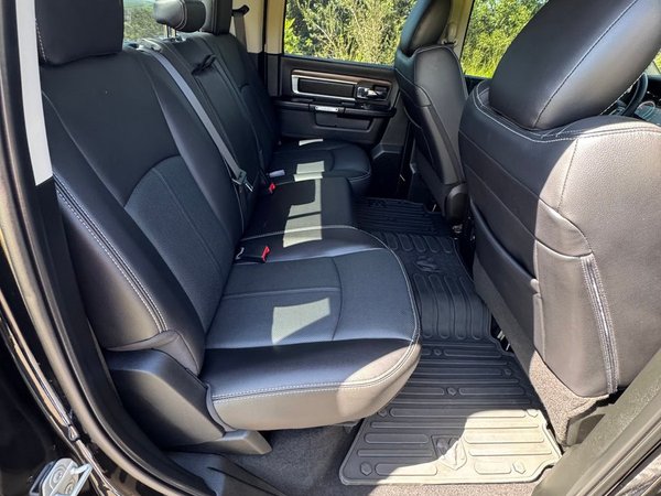 Foto 7 - RAM Classic Laramie Night Edition 5.7 V8 Gasolina 4x4