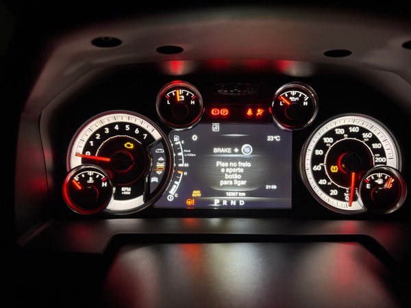 Foto 6 - RAM Classic Laramie Night Edition 5.7 V8 Gasolina 4x4