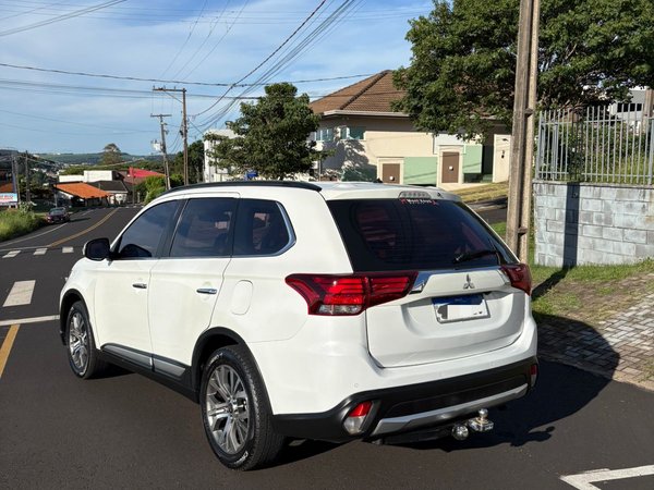Foto 4 - Mitsubishi Outlander 2.2 16v 4WD