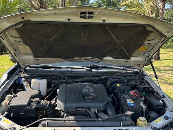 Foto 9 - Mitsubishi Pajero Dakar HPE 3.2TDi 16v 4x4