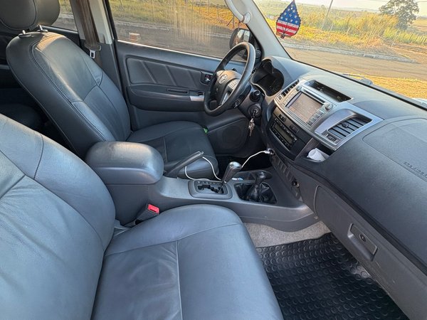 Foto 8 - Toyota Hilux SRV D4-D 2.8 Turbo Diesel 4x4