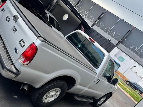 Foto 4 - Ford F250 XLT 3.9 Turbo Diesel