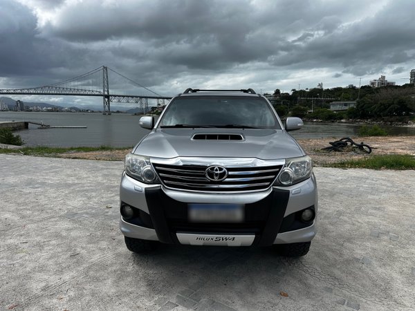Foto 2 - Toyota Hilux SW4 SRV 3.0 Turbo Diesel 4x4