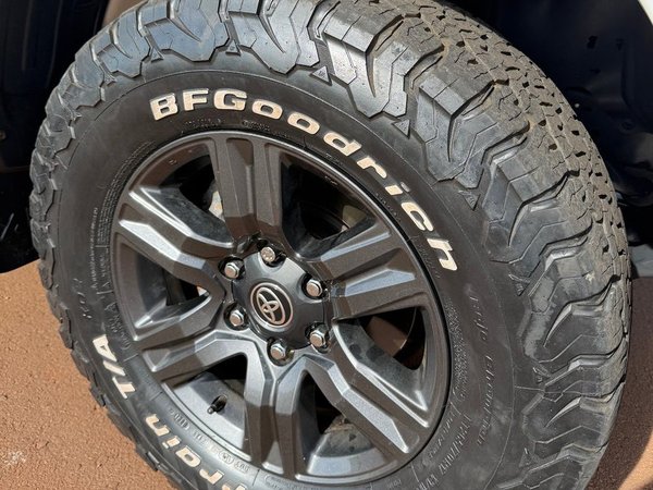 Foto 9 - Toyota Hilux SR 2.8 Turbo Diesel 4x4