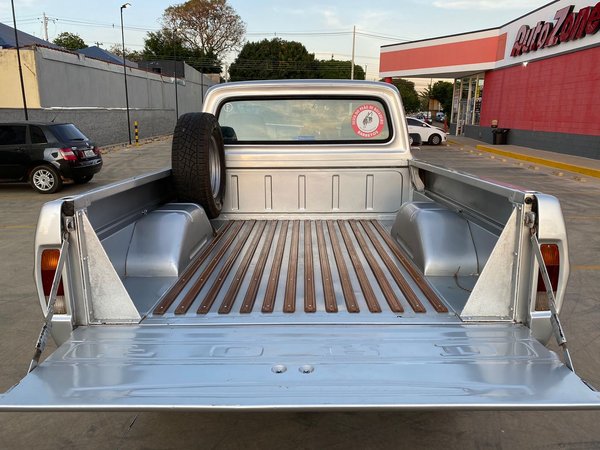 Foto 3 - Ford F1000 3.9 Diesel