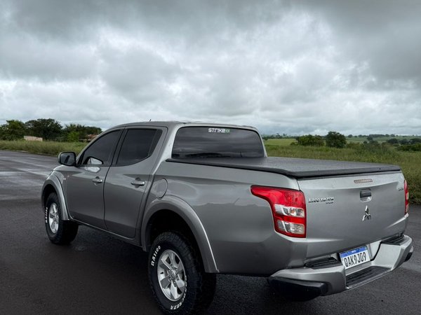 Foto 7 - Mitsubishi L200 Sport GLS 2.5 Turbo Diesel 4x4