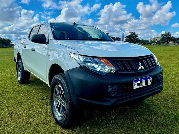Foto 1 - Mitsubishi L200 Triton Sport GL 2.4 Turbo Diesel 4x4
