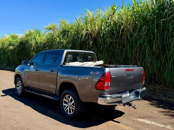 Foto 2 - Toyota Hilux SR 2.8 Turbo Diesel 4x4
