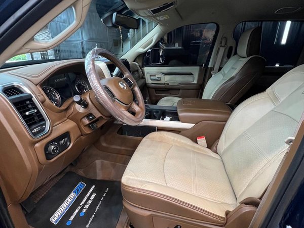 Foto 4 - RAM 3500 Laramie 6.7 Turbo Diesel 4x4