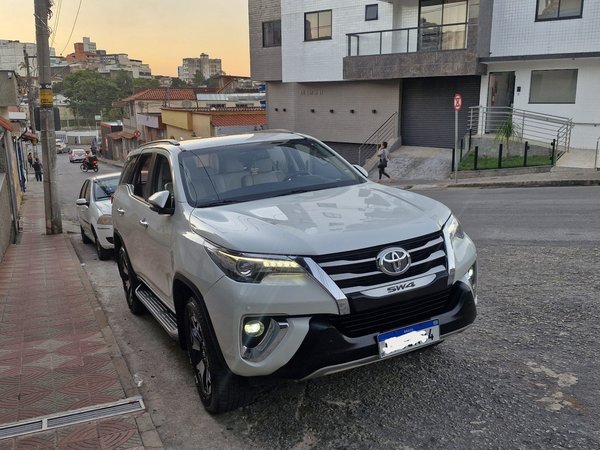 Foto 1 - Toyota Hilux SW4 Diamond D4-D 2.8 Turbo Diesel 4x4