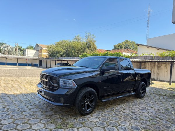 Foto 2 - RAM Classic Laramie Night Edition 5.7 V8 Gasolina 4x4