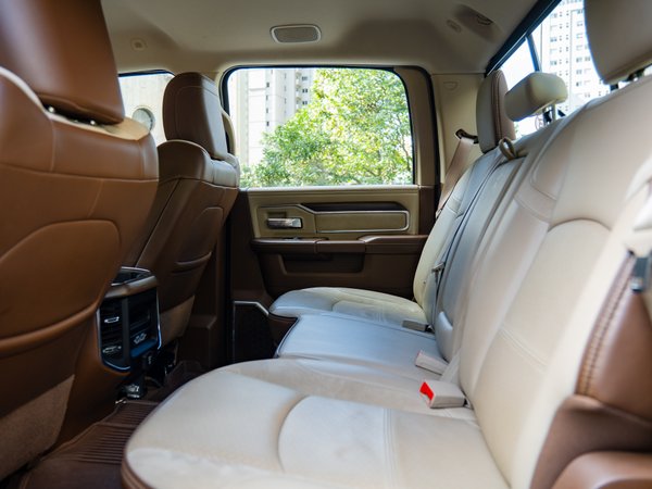 Foto 9 - RAM 3500 Laramie 6.7 Turbo Diesel 4x4