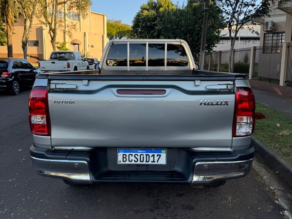 Foto 4 - Toyota Hilux 2.8 Turbo Diesel 4x4 C.S