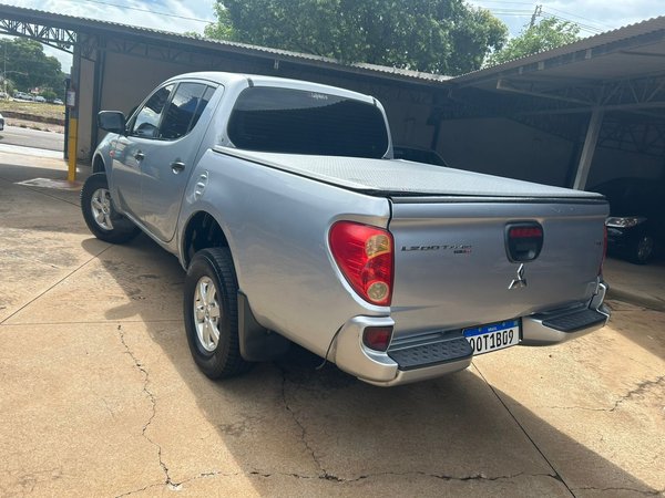 Foto 4 - Mitsubishi L200 Triton GLX 3.2 Turbo Diesel 4x4