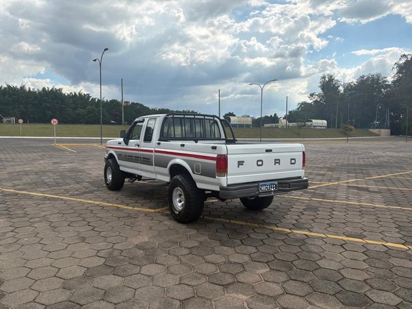 Foto 2 - Ford F1000 3.9 Diesel